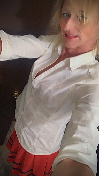 Just me https://t.co/Gv6PGphYgf