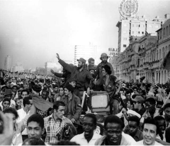 Fidel Castro y sus barbudos del Ejército Rebelde vencieron el 1 de enero. Siete días tardaron en llegar a la capital de Cuba, entrando triunfalmente a La Habana el 8 de enero. Ya son 65 años luego de aquella gesta #CubaPorLaSalud #EstaEsLaRevolución #CubaCoopera #BMCGuineaBissau