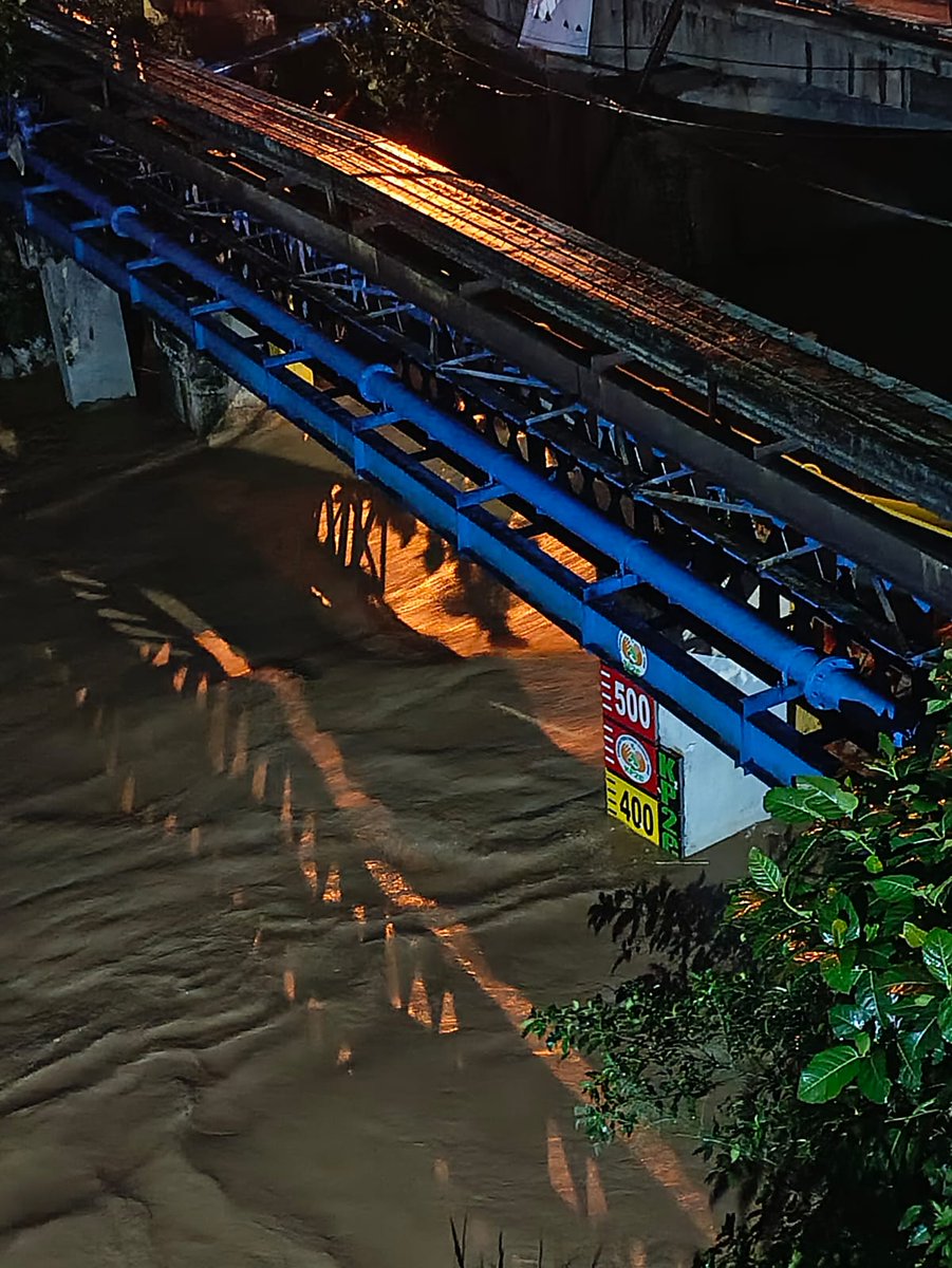 kp2c_info's tweet photo. #InfoKP2C
Senin 8 Januari 2024 pukul 19.10 TMA Cibinong 355 dg waktu perjalanan ke Pos Cikeas sekitar 5½ jam.
Selanjutnya dari Pos Cikeas ke P2C sekitar 2½ - 3 jam.

Wilayah yg dilalui dan waspada:
-Jatisari
-Vila Nusa Indah 3
-Vila Mahkota Pesona
-Puri Nusaphala
-Mandosi Permai https://t.co/0nujyc5L1B