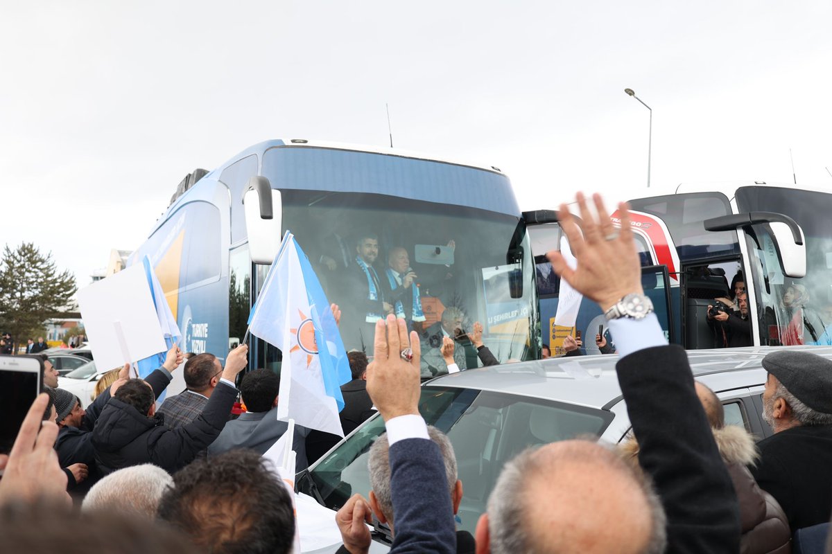 mehmetsekmen's tweet photo. Sayın Cumhurbaşkanımız Recep Tayyip Erdoğan Beyefendi'nin tensip ve takdirleriyle gerçekleşen adaylığımız sonrası memleketimize dönüşte tarihi ve bir o kadar da anlamlı bir buluşmaya şahit oldum. https://t.co/ABdSt2tWir