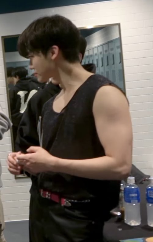 까우 lll tweet media