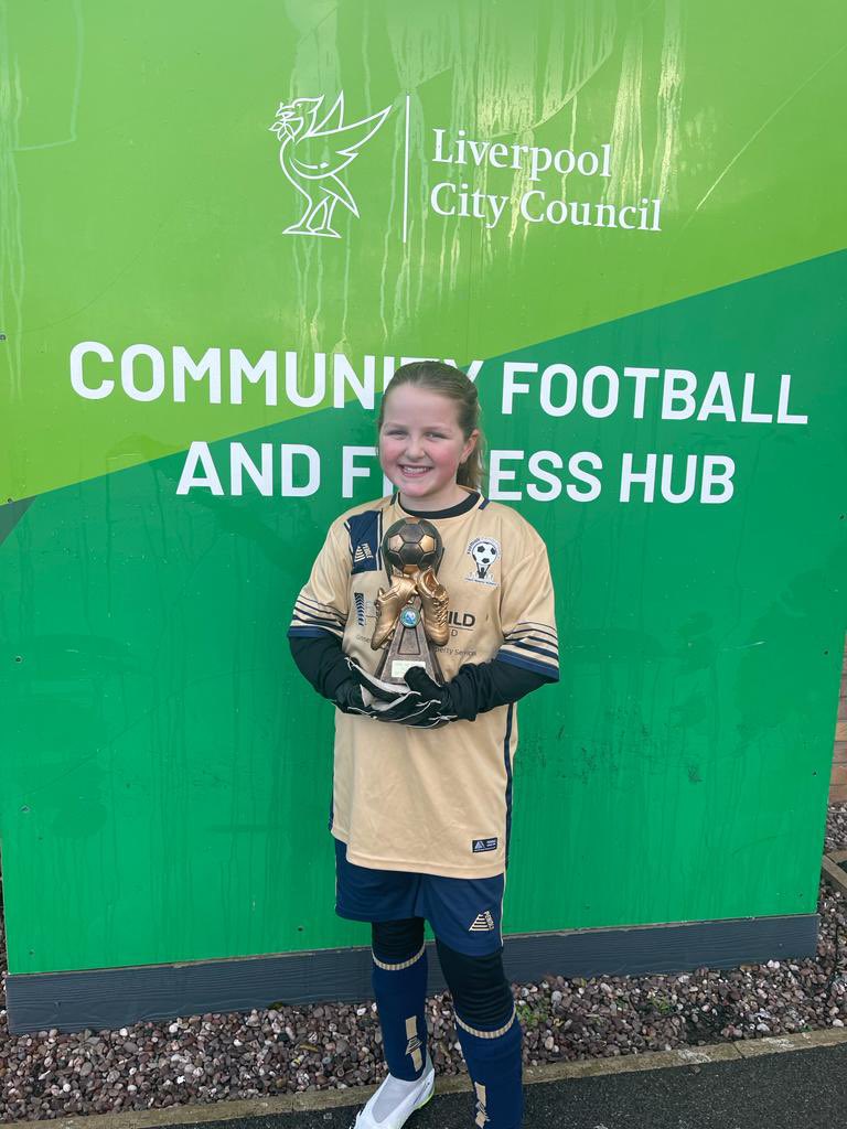 28Chezzer's tweet photo. Brilliant game for Maggie and her team Saturday she stood in for the goalie and they won 4-1 she also was presented with Managers player of the match! @halewoodcofe @girlsfootball @RobinHulbert &amp;FPAACMilanGirls https://t.co/aOW0zcWG91