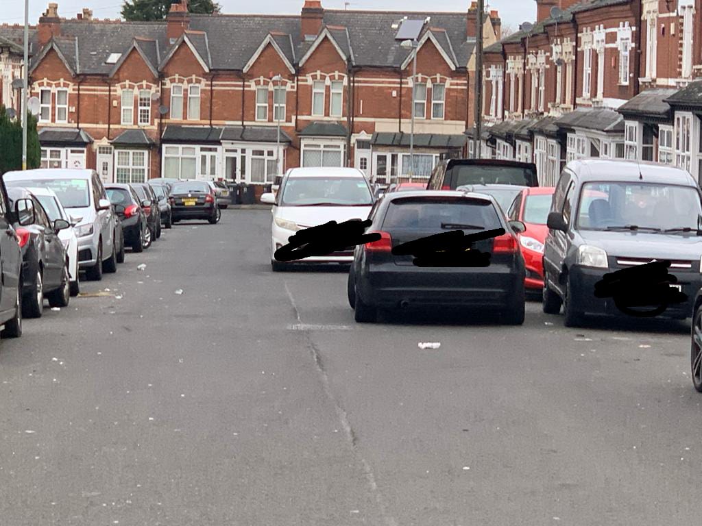💬 Double parking leads to dropped collections, as the bin lorry needs a safe passing distance. Please be considerate of how you park and my apologies to those who have had bins missed this morning.