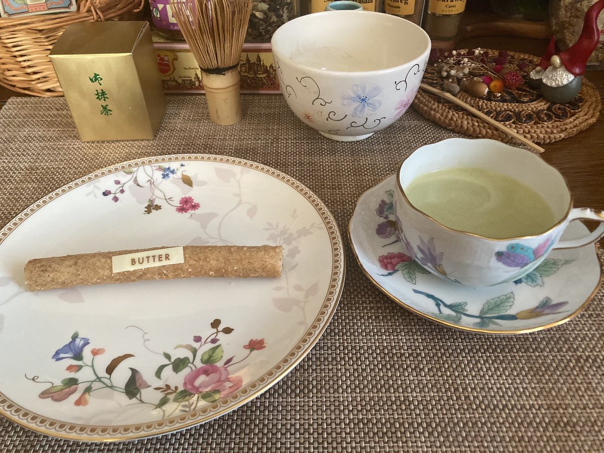 Utp8zw4LcMg10Nq's tweet photo. 東京のお菓子と、静岡のお茶で、ティータイムです。

𖧷 伯父さんから #GodBlessButter 🕺🏻🎁💕
𖧷 A #MilitaryCommander Ieyasu の愛したというホンヤマ茶-お抹茶 with ���ルク

お抹茶は静岡の高速道路のパーキング エリアで購入したものです。 

#茶好連
#木漏れ日のお抹茶
#木漏れ日のお茶会 https://t.co/INWy8kE7Xn