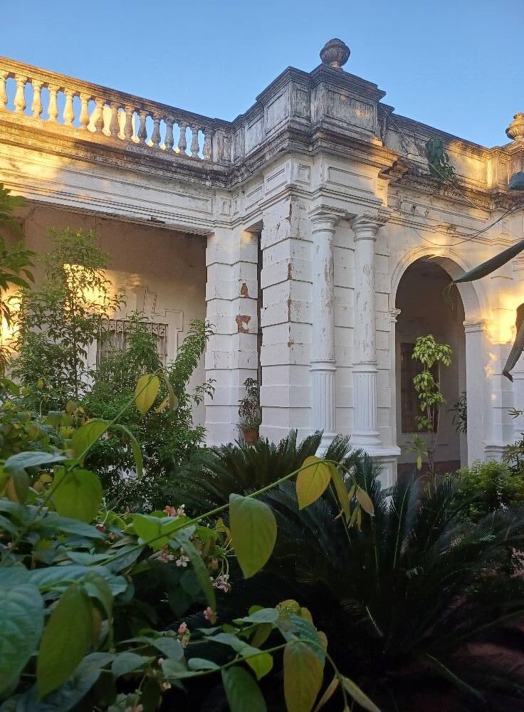 claudiusvelaz's tweet photo. En un aviso de Facebook, una vivienda que fuera de Cecilio Báez, se encuentra a la venta (Mcal. López)

Qué bueno sería el Estado a través de su Sría de Cultura o con fondos de binacionales, lo pueda adquirir para su conservación. Evitando cualquier eventual Estación de Servicio. https://t.co/jZ1MB61Msu