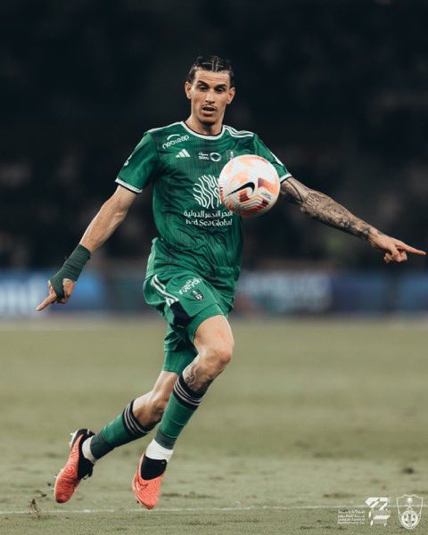 abofhiiid's tweet photo. #روجر_ايبانيز لاعب فخم ، قائد ، نظم خط الدفاع 👌 يعتبر الآن أفضل سنتر بالمملكة … شكراً لصاحب الأختيار 🙏 
#الأهلي 🇧🇷 🇸🇦 https://t.co/DIoyrWaygG
