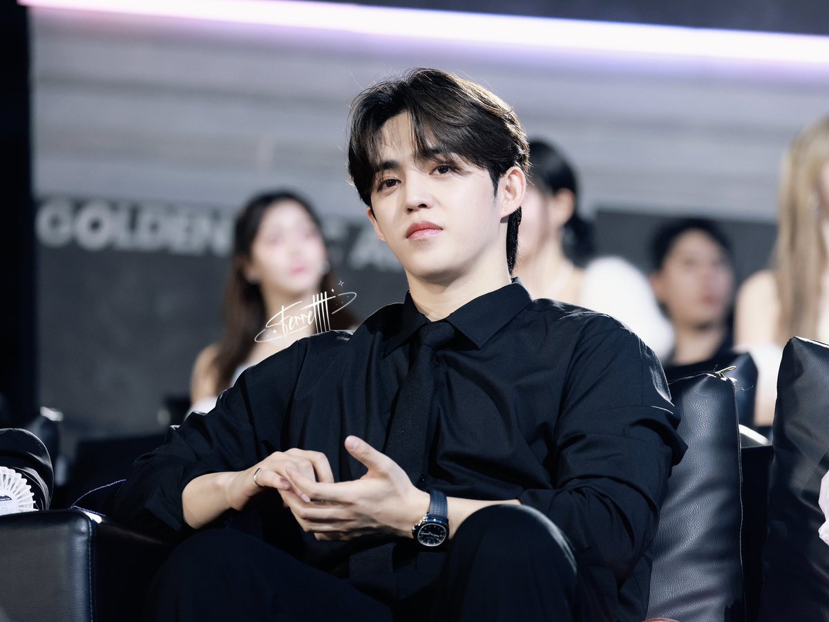 allegiancerose's tweet photo. bodo amat sama jenjang karier beserta cita-cita s2 udah saatnya mikir buat menikmati hidup jadi istrinya dia dan nemenin dia main golf kalo lagi senggang https://t.co/LaLwBwzAwo
