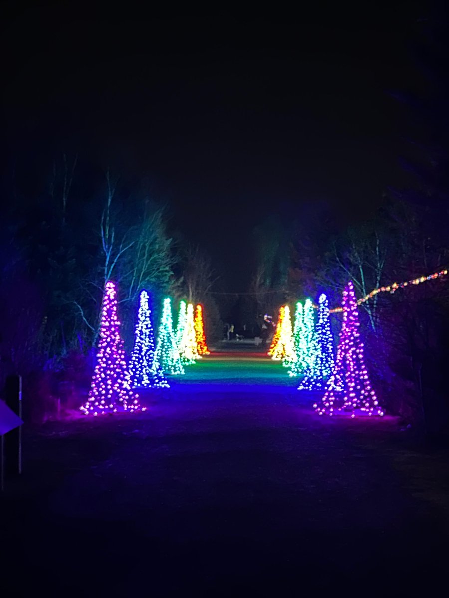 There is still lots of time to experience the Light Walk at Mauels River! Residents can enjoy this lighted walk until Sunday, February 18.

📸 Don't forget to share your photos with us!

Learn more by visiting: ow.ly/CpP250QnSjj