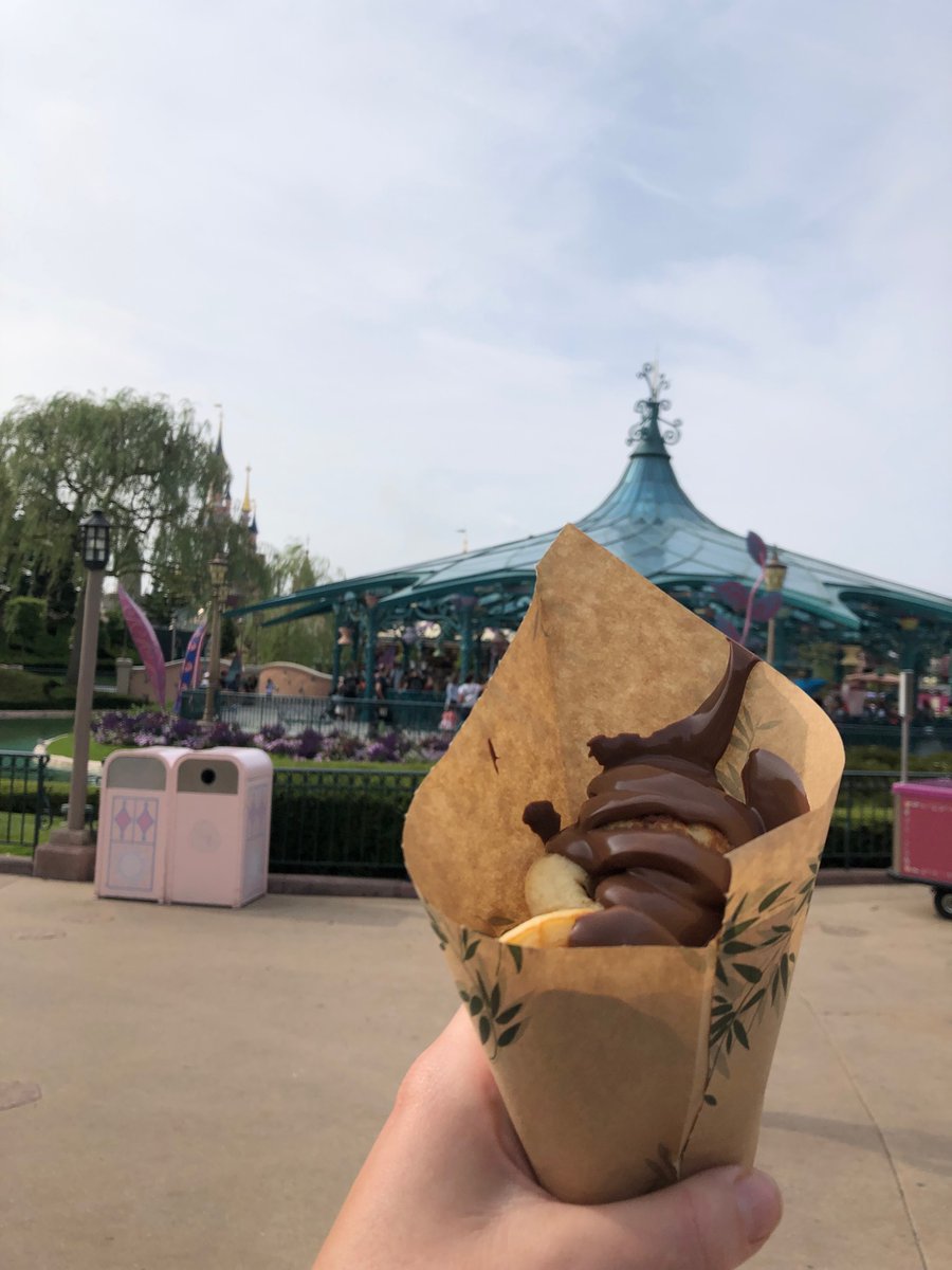 theDLPDarling's tweet photo. Our October Halloween trip is booked @DisneylandParis our first as a family of 4. I’ve booked Davey Crockett for 4 nights so we can have our own room and a Swim 🏊‍♀️ 😂 also the full board meal plan 😏 Food food foooood. Time to start prepping the must visit restaurants https://t.co/BPI7UwO6si