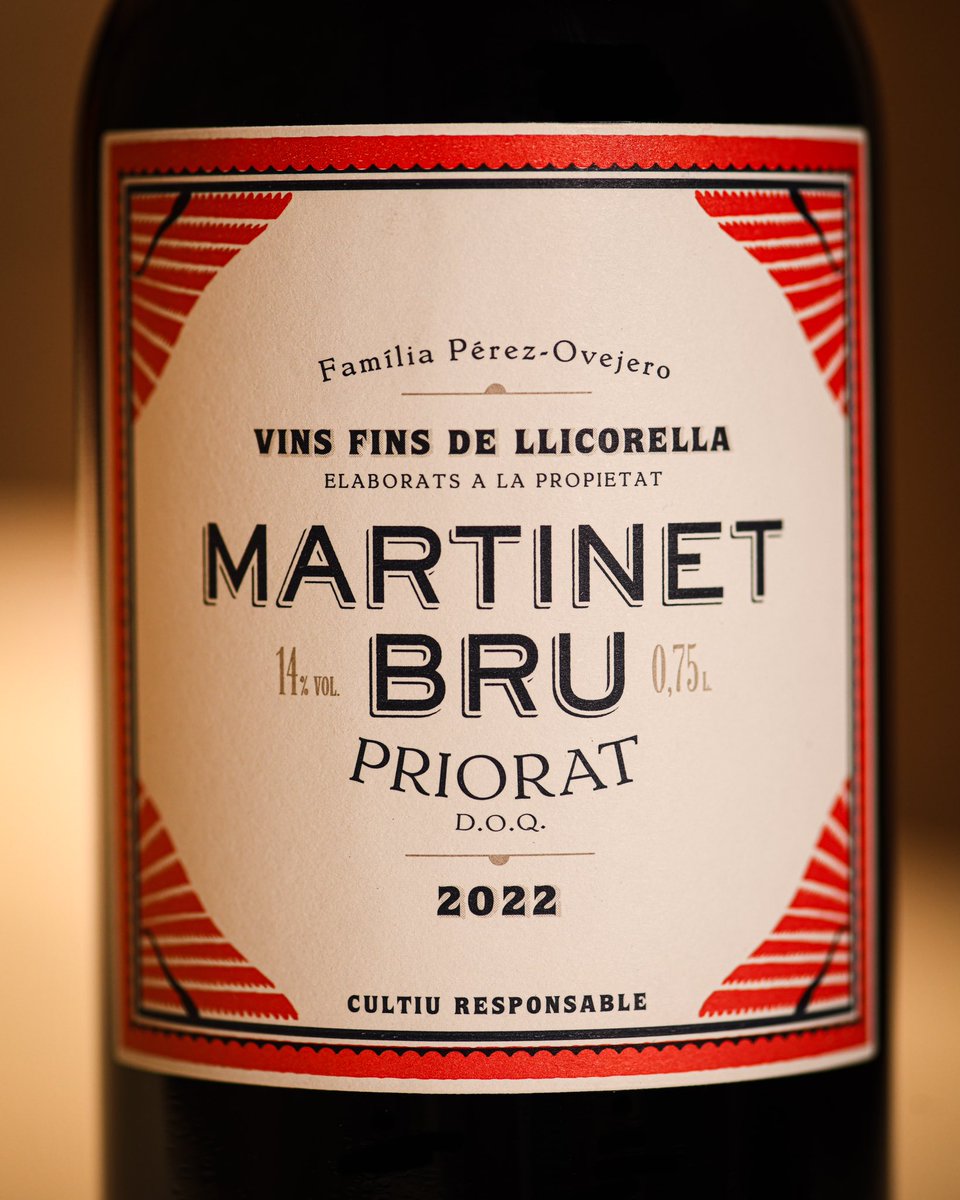 CalidoscopiVins's tweet photo. Martinet Bru 2022 és la nova anyada del fantàstic vi inicial de Mas Martinet, celler emblemàtic del Priorat. Garnatxa, carinyena, syrah, cabernet sauvignon i merlot amb una criança en diferents recipients. Expressiu, seductor i amb el caràcter mineral de la zona. #videlasetmana https://t.co/AwMZlvmgKB