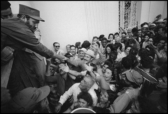 #FidelPorSiempre al entrar a La Habana el 8 de enero de 1959: "La alegría es inmensa. Y sin embargo, queda mucho por hacer todavía. No nos engañamos creyendo que en lo adelante todo será fácil; quizás en lo adelante todo sea más difícil"
#EstaEsLaRevolución 🇨🇺