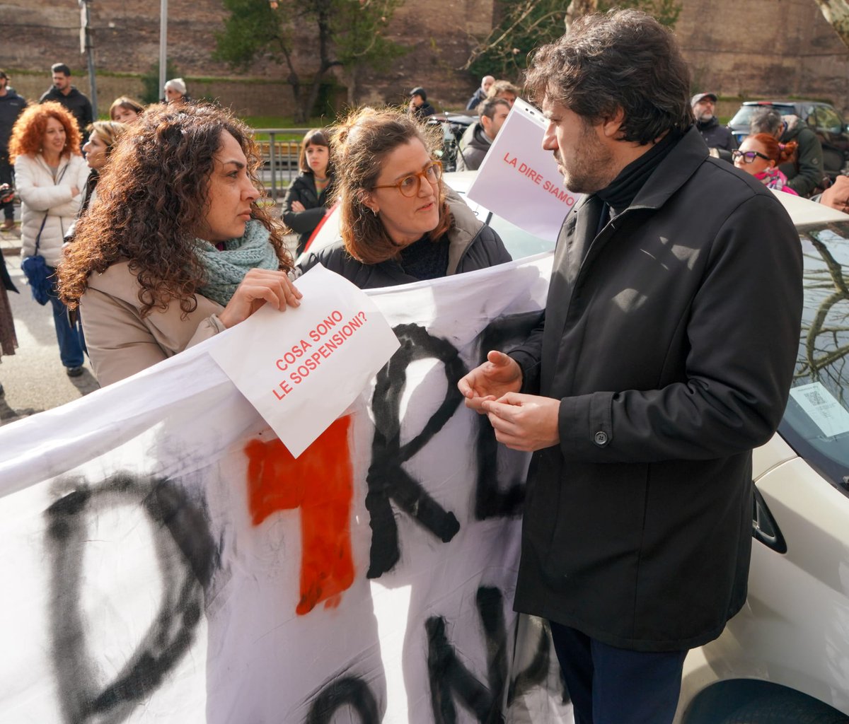 Questa mattina il M5S era insieme ai lavoratori e alle lavoratrici dell'agenzia stampa #Dire per manifestare contro le sospensioni illegittime e tutelare la libertà di informazione. Non permetteremo nuove ingiustizie e nuovi bavagli.