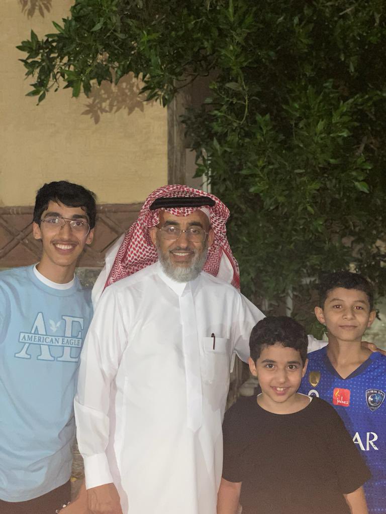 Harharahf's tweet photo. لا اله الا الله ماالذي بينك وبين الله حتى سخر لك هذه الملايين من البشر
كم اوجعنا رحيلكم يا أحباب قلبي💔 https://t.co/Ws4RnRmEpU
