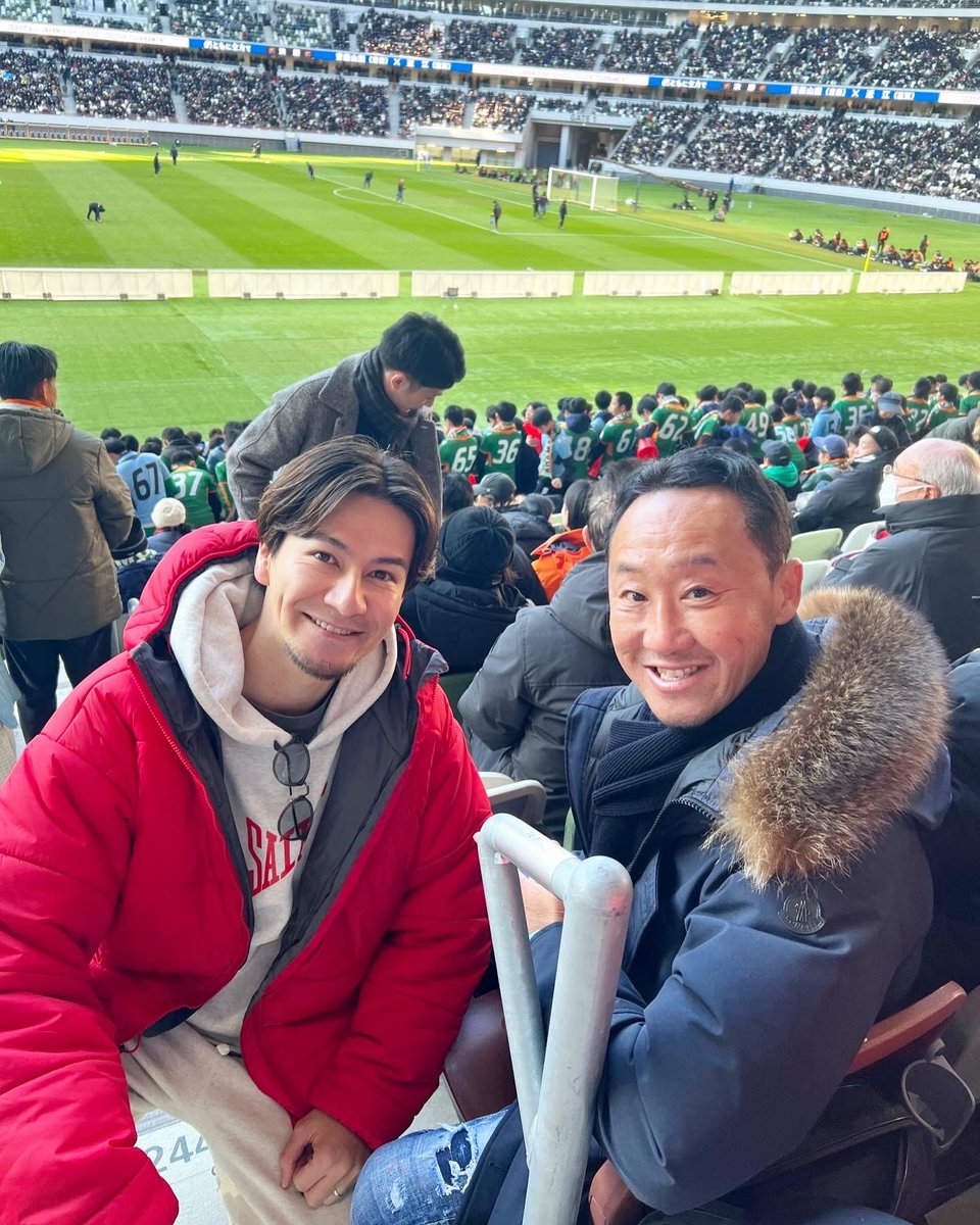 JOY19850415's tweet photo. 青森山田、優勝おめでとう！青森山田と近江の選手達が見せてくれた素晴らしい戦いに感謝と拍手を送りたいです！
今大会の予選も一緒に観たマイメンの町田ゼルビア黒田監督やマイト、ぺこぱのシュウペイに会えたー！！サッカー最高！！！！！！ https://t.co/VDHY70Rzgv