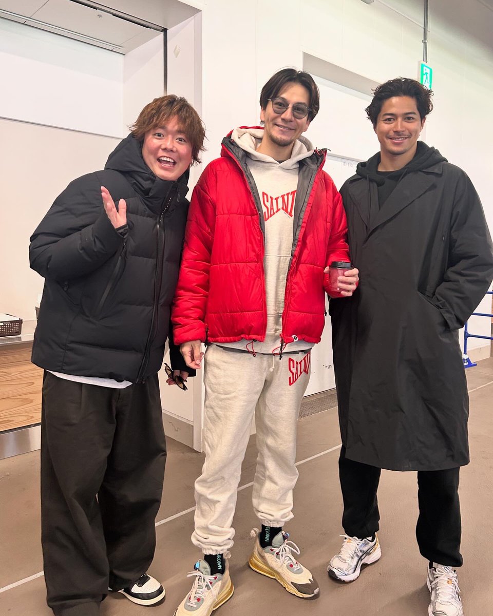 JOY19850415's tweet photo. 青森山田、優勝おめでとう！青森山田と近江の選手達が見せてくれた素晴らしい戦いに感謝と拍手を送りたいです！
今大会の予選も一緒に観たマイメンの町田ゼルビア黒田監督やマイト、ぺこぱのシュウペイに会えたー！！サッカー最高！！！！！！ https://t.co/VDHY70Rzgv