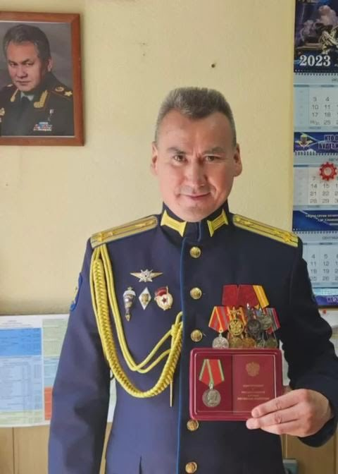 UKikaski's tweet image. The head of the armored service of the Russian Airborne Forces, Colonel Ospanov Arman Tolegenovich, was killed by a land mine or shelling... Either way, it looks like he left the bunker.

#OSINT #Counteroffensive #UkraineRussiaWar #UkraineWar #UkraineKrieg #Ukraine
