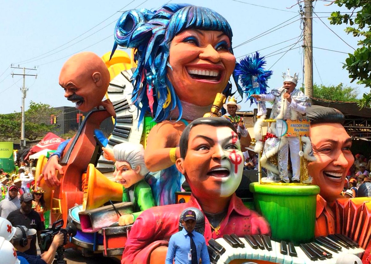 Tan chévere esta carroza del 2019 del Carnaval de Barranquilla: Óscar D'León, Celia Cruz, Tito Puente, Richie Ray y Bobby Cruz.
