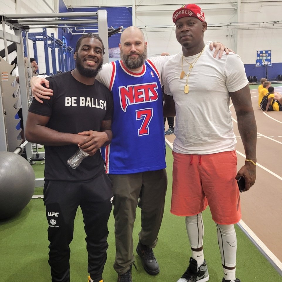 iancle1's tweet photo. Appreciate these guys!! #Mondayvibes #MondayMotivation #MotivationalMonday #KingKage @KOE_KINGKAGEUFC #DevonteSmith #UFC #UFCFIGHTER #Cleveland @SmushParker21 #SmushParker  #Cavs #Lakers #LakerNation #NBA #Pistons #Suns #Heat #Clippers #ICChangeShowcase #Biggerthansports follow these guys!!
