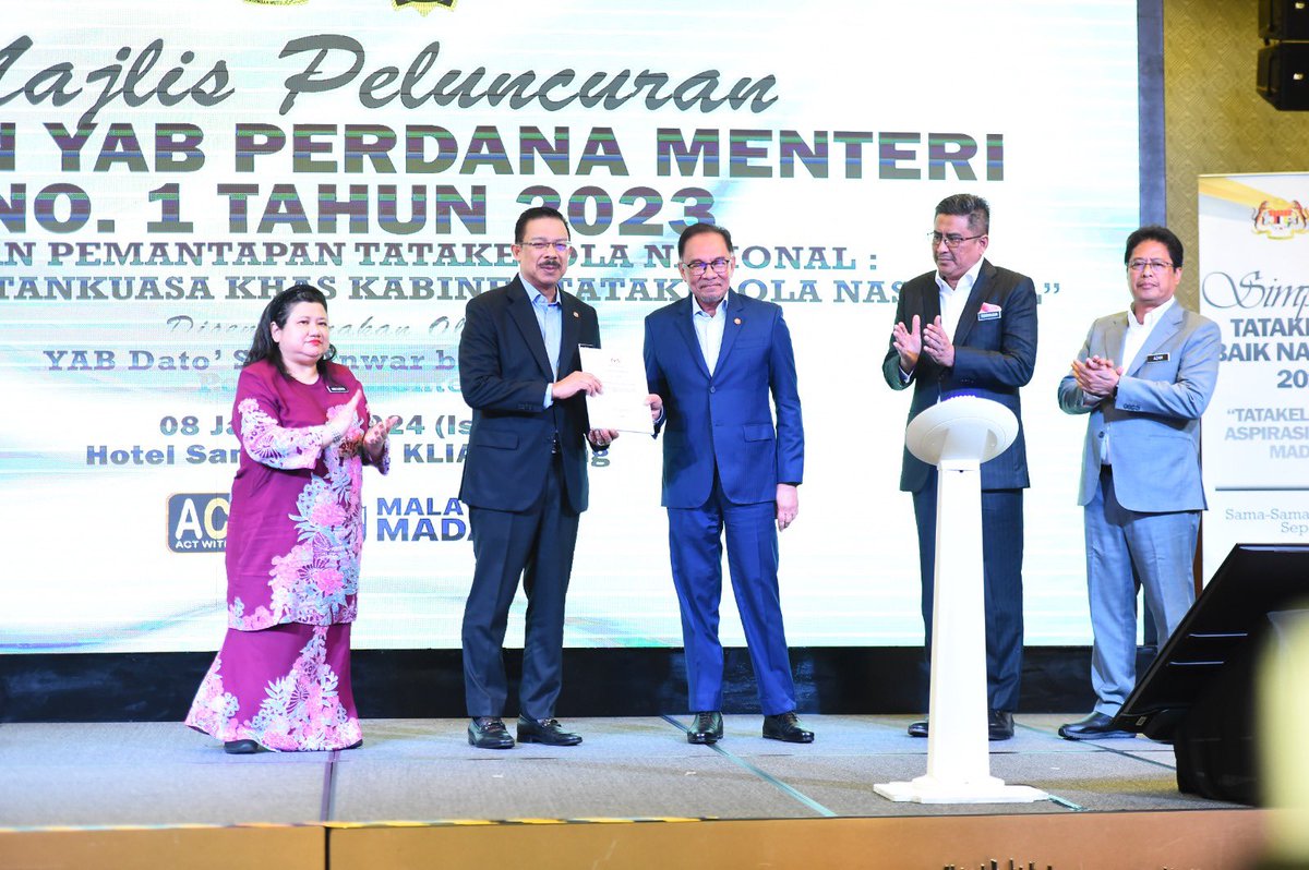 SPRMMalaysia's tweet photo. PERDANA MENTERI LANCAR ARAHAN YAB PERDANA MENTERI NO. 1 TAHUN 2023 GERAKAN PEMANTAPAN TATAKELOLA NASIONAL: PENUBUHAN JAWATANKUASA TATAKELOLA DI PERINGKAT PERSEKUTUAN, NEGERI DAN KEMENTERIAN/JABATAN/AGENSI KERAJAAN https://t.co/Calmf4i7v0