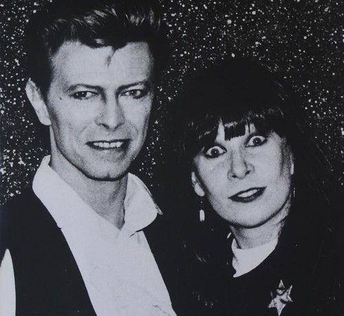 mubibrasil's tweet image. David Bowie, nascido neste dia em 1947. Aqui fotografado com Rita Lee em 1990.