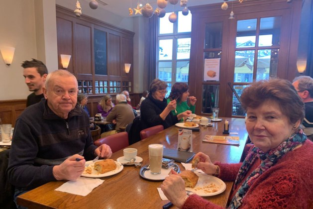 GVA : Caféklanten krijgen gratis worstenbrood: Op verloren maandag, dat is de maandag na Driekoningen, schenken heel wat cafés een worstenbrood aan hun klanten. Die traditie behouden ze ook in stadsherberg d’Eyckenboom op de Grote Markt in… dlvr.it/T15rTq #twittelier