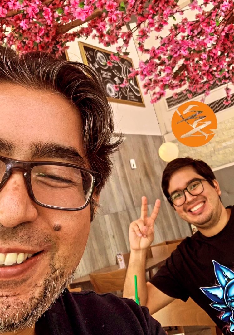 EduardoAntonioE's tweet photo. Aunque nos veamos muy poco, no nos distanciamos del todo de donde dejamos y nos dejaron una marca. Querido cumpleañero, que se vengan más espacios de cultura y de arte, donde podamos crear y jugar. https://t.co/nRXwAWKhk7