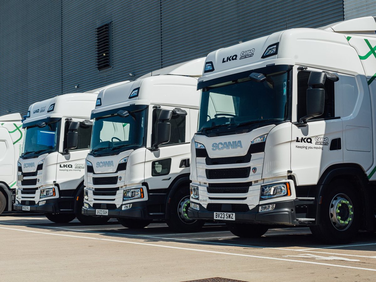 ScaniaUK's tweet photo. We're thrilled to announce the successful handover of 30 Scania CNG tractor units to our valued partner, LKQ Euro Car Parts!

With a commitment to sustainability, theymaking strides toward a greener future with gas-powered trucks. (1/3)

#DrivingTheShift https://t.co/BSHRmNOqMh