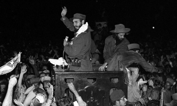 #FidelPorSiempre al frente de la Caravana de la Libertad llegó a La Habana un día como hoy, hace 65 años. Esa noche aseguró: “No nos engañemos creyendo que en lo adelante todo será fácil, quizás en lo adelante todo sea más difícil.” Así ha sido.
#EstaEsLaRevolución