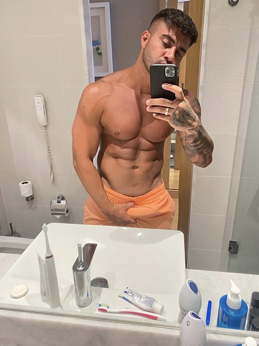 RT only if you want to try this huge sausage 🥵😋 50% discount on my OF 👅 https://t.co/crllNn1EOO