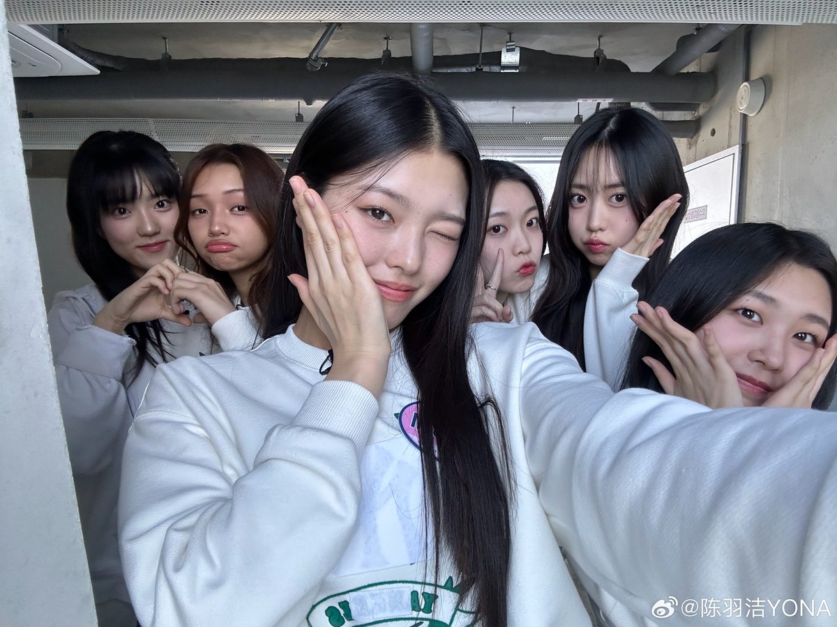 sunbinfiles's tweet photo. 📸 | Photos of the Bulldozer team, which Sunbin was part of during Level Station, published on participant #YONA's Weibo.

#허선빈 #HEOSUNBIN
#UNIVERSETICKET #유니버스티켓 #SUNNIES https://t.co/6fcT4PmJ9f