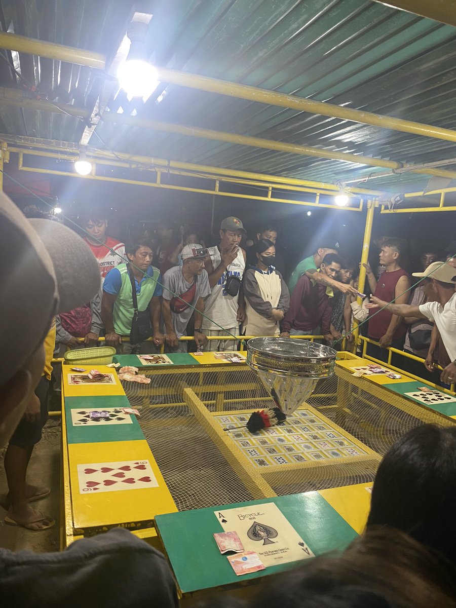 rhon_rn's tweet photo. ATM!! Namissssss ko sobra magperya!!! hahaha arat na! 

#peryahan #perya https://t.co/3FcJGMTjgf