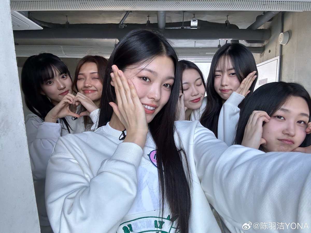 sunbinfiles's tweet photo. 📸 | Photos of the Bulldozer team, which Sunbin was part of during Level Station, published on participant #YONA's Weibo.

#허선빈 #HEOSUNBIN
#UNIVERSETICKET #유니버스티켓 #SUNNIES https://t.co/6fcT4PmJ9f
