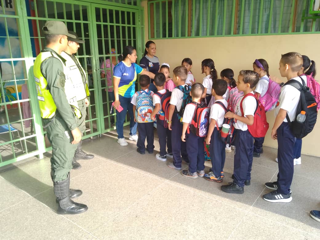 Nos encontramos en las instituciones educativas de todo el país recibiendo a los niños, niñas y jóvenes a través del Plan “El Guardia va a la Escuela”, en este retorno a clases del futuro de la Patria.
#08Ene