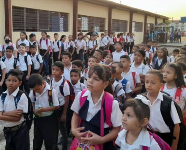 CdceCala_Calva's tweet photo. Inicio de actividades educativas en las diferentes instituciones 2024.
@NicolasMaduro 
@MPPEDUCACION 
@_LaAvanzadora 
@DianneryArangu3 
@EliasEducacion1 
@CDCEGuarico 
@Gob_Guarico https://t.co/fDdh1QDmaO