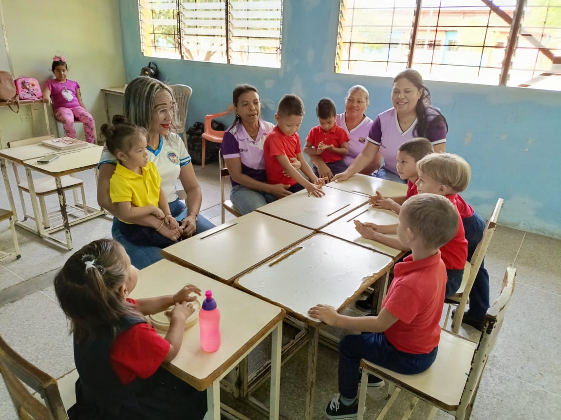 CdceCala_Calva's tweet photo. Inicio de actividades educativas en las diferentes instituciones 2024.
@NicolasMaduro 
@MPPEDUCACION 
@_LaAvanzadora 
@DianneryArangu3 
@EliasEducacion1 
@CDCEGuarico 
@Gob_Guarico https://t.co/eZVbP6N5b0