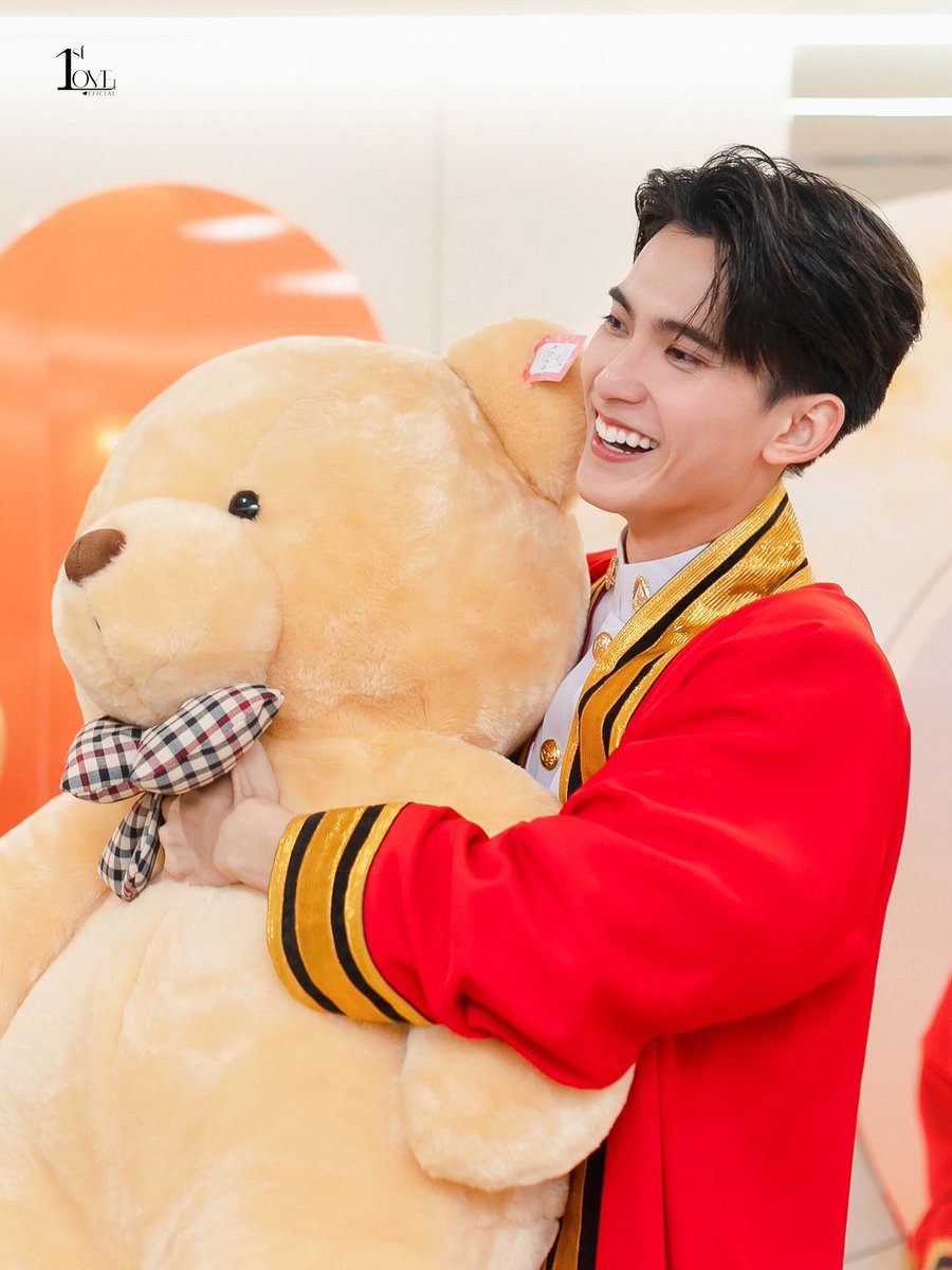 FirstLoveofc_'s tweet image. [2]

#FirstfhGraduationDay 🎓
#First_Chalongrat #รักแรกของเฟริสท์