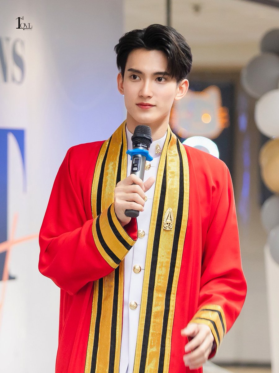 FirstLoveofc_'s tweet image. Happy Anniversary #FirstfhGraduationDay 🎓

อีกหนึ่งวันแห่งความสำเร็จของ @firstfh5 
ขอบคุณทุกคนที่มาร่วมแสดงความยินดีกับคนเก่ง และสร้างความประทับใจร่วมกันนะคะ 🧡✨

#First_Chalongrat #รักแรกของเฟริสท์