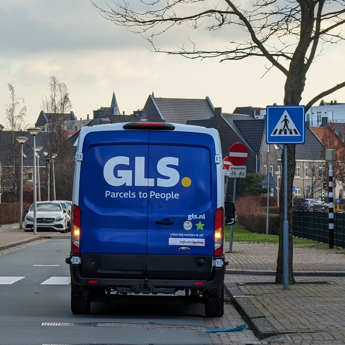 Ik vind deze slogan altijd zo'n gemiste kans. "Parcels to the People" was zo veel vetter geweest. 😎💪