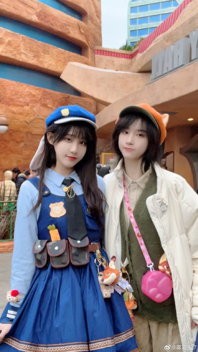 Feiveel13's tweet photo. 240108 CaoYun weibo update
๐ฑ : " I went to the Zootopia Park and there were so many people!
โ๏ธ : ๐ฐ๐ฆ
#ftcy #jiangyun #wangxiaojia https://t.co/SJzH1dfRHt