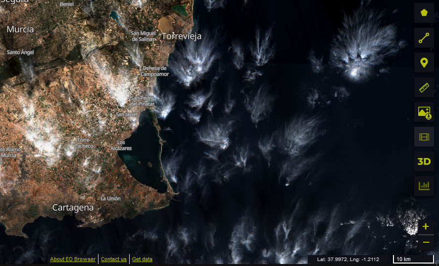 La meteorología no es lo mío, por eso pregunto a los que saben <a href="/AEMET_Esp/">AEMET</a> . Hoy, mirando imágenes de satélites he encontrado estas formaciones nubosas del 26/12/2023 que me han llamado mucho la atención y no había visto antes. ¿Podríais orientarme? Gracias