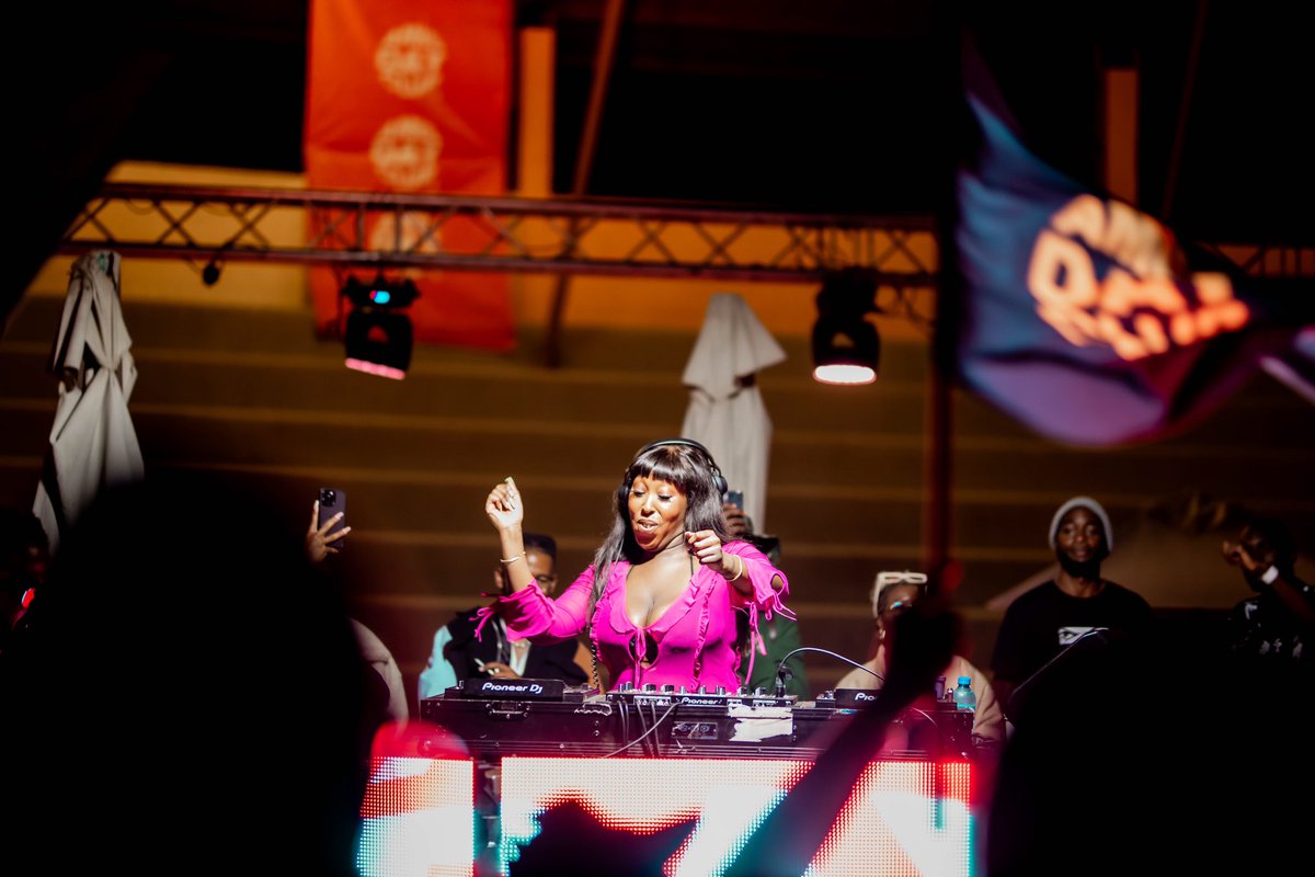 amisdayclub's tweet photo. Lady of the Match! 🧡🧨
@CharisseeC absolutely took over the decks at #ADC14! 🚀
📸: @Leoviich https://t.co/rJUEahMjZx