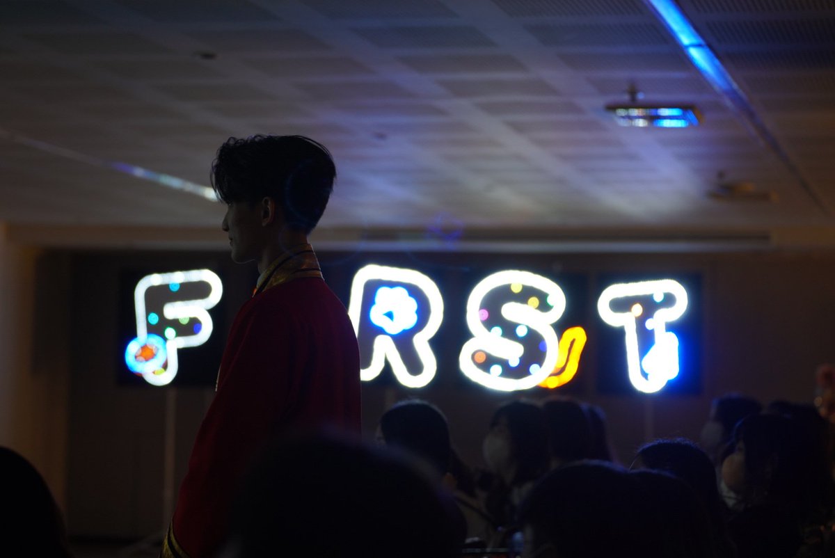 essavidz's tweet image. this got to be the best photo of that day 🧡

📷ctto

#FirstfhGraduationDay 🎓
#First_Chalongrat #รักแรกของเฟริสท์