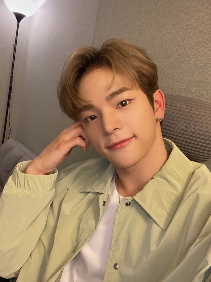 Ni_channie's tweet photo. I've returned :O #KIMWOOJIN #Cubs #cubsselcaday https://t.co/cPZW7zwiJE