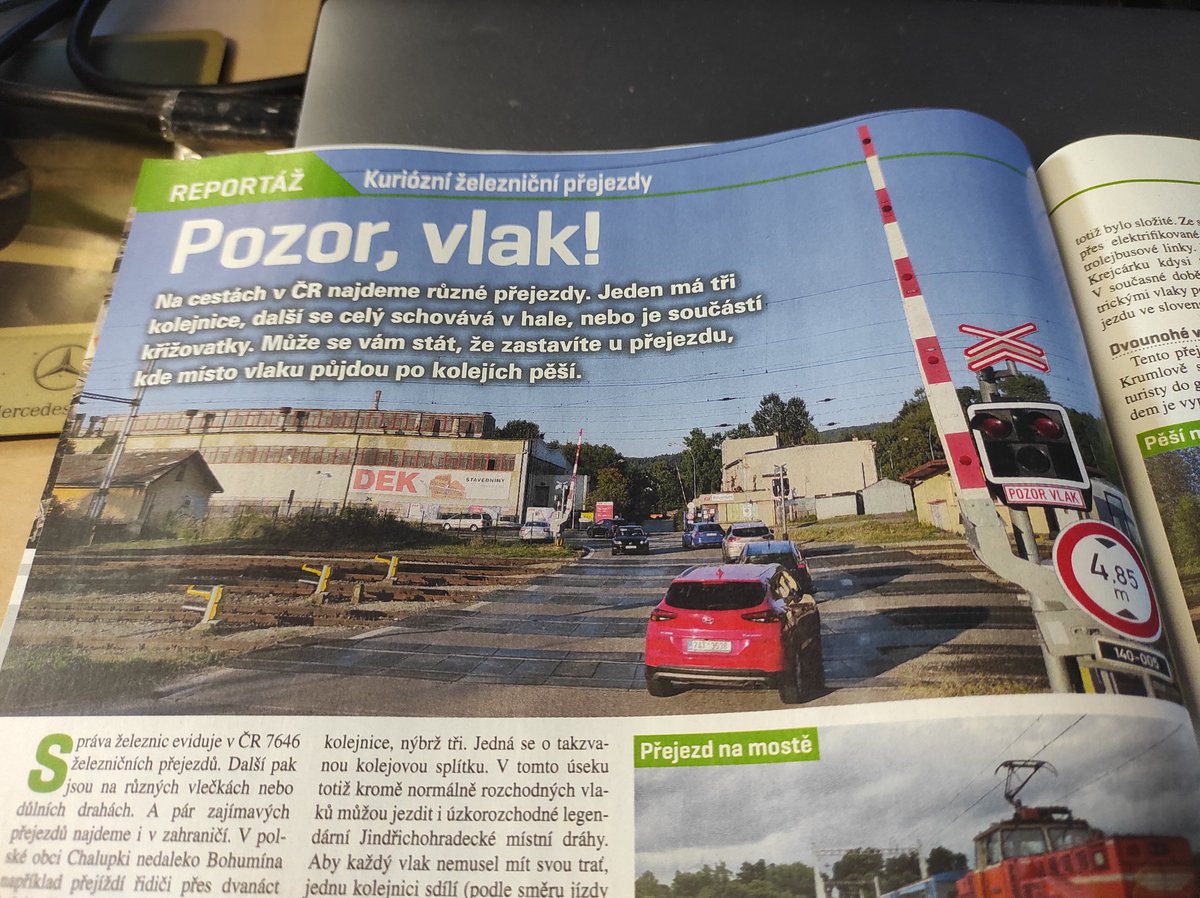 KarlikMartin's tweet photo. O přejezdu, kde místo vlaků chodí chodci, o přejezdu, kde jsou tři kolejnice nebo o přejezdu se zubačkou si přečtete v aktuálním vydání časopisu Svět motorů. https://t.co/vSqUHDC2oP