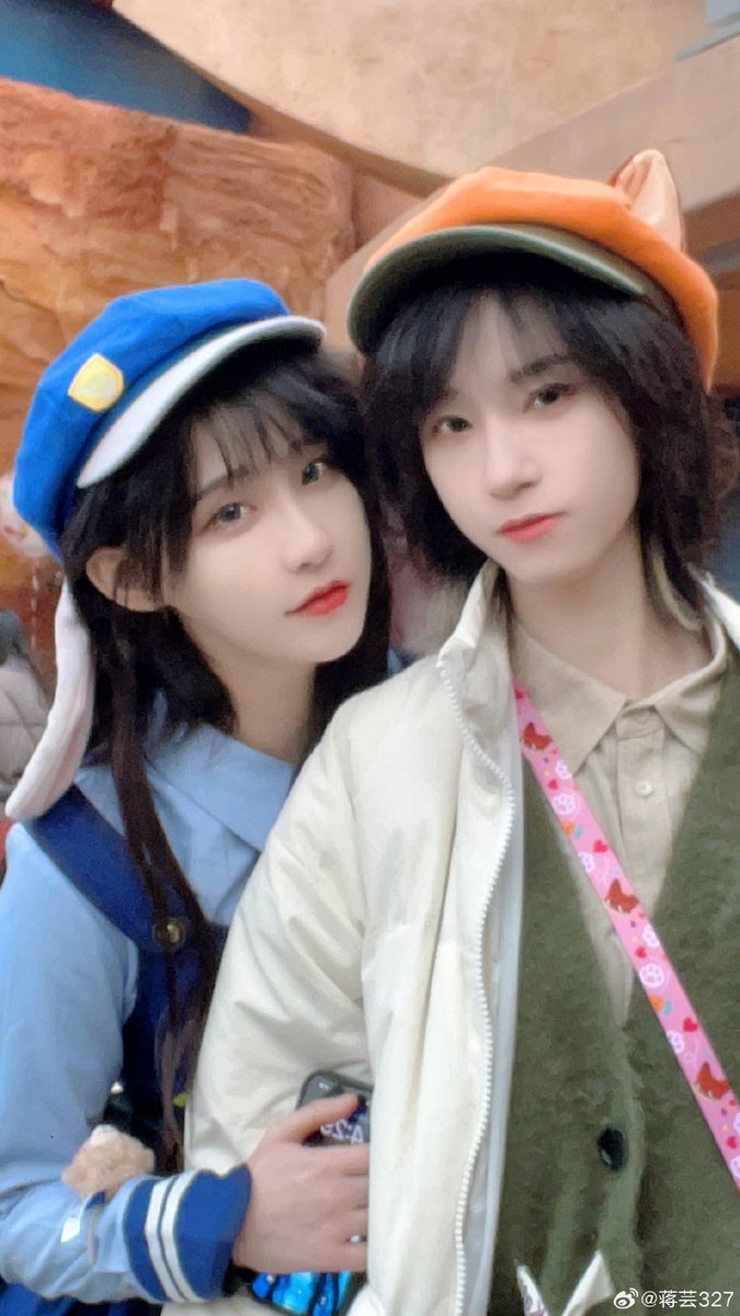Feiveel13's tweet photo. 240108 CaoYun weibo update
๐ฑ : " I went to the Zootopia Park and there were so many people!
โ๏ธ : ๐ฐ๐ฆ
#ftcy #jiangyun #wangxiaojia https://t.co/SJzH1dfRHt