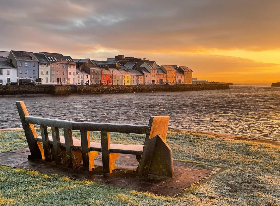 galwaytourism's tweet photo. Frosty morning in Galway city 🌅❄️

#LoveGalway #KeepDiscovering 
📸ig/tim_ot https://t.co/98oAo0lzJG