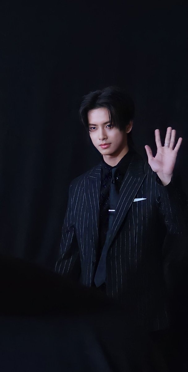 h7nkylerstan's tweet photo. His official position in the group is main visual and vocalist of the group.
he has proven that several times
#HORI7ON_KYLER #카일러 #MAINVISUAL https://t.co/lg4Iai2lDr
