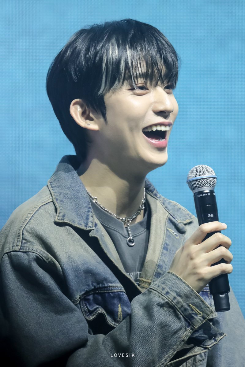 lovesik814's tweet photo. 【preview*】240108 컴백 쇼케이스

📼 #REWIND 📼

#CONNECT 
#공찬 #GONGCHAN #B1A4 @B1A4_gongchan https://t.co/2n7KholzC1