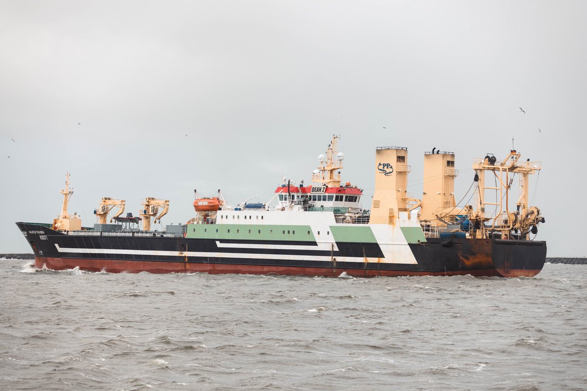 SussexDolphin's tweet photo. The #DolphinsArentDiscard team, and our friends at @Seasaver, took advantage of the seasonal halt in #supertrawler activity to monitor the fleet offloading and preparing to return to sea at their home port in the Netherlands 🇳🇱 🧵 https://t.co/YPXAAGNjcb
