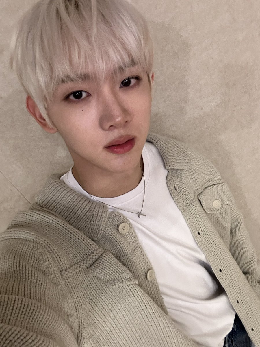 EVNNE_official's tweet photo. 엔브 안녕!! 승언이야😃 오랜만이지? ㅎㅎㅎ 오늘은 조금 색다른 모습으로 왔어!!! 다음 앨범 정말 열심히 준비했으니 많이 기대해 주고 조금만 기다려줘!!ㅎㅎ사랑해🤍  #EVNNE #이븐 #유승언 #YOOSEUNGEON https://t.co/UtfbLoFlS2